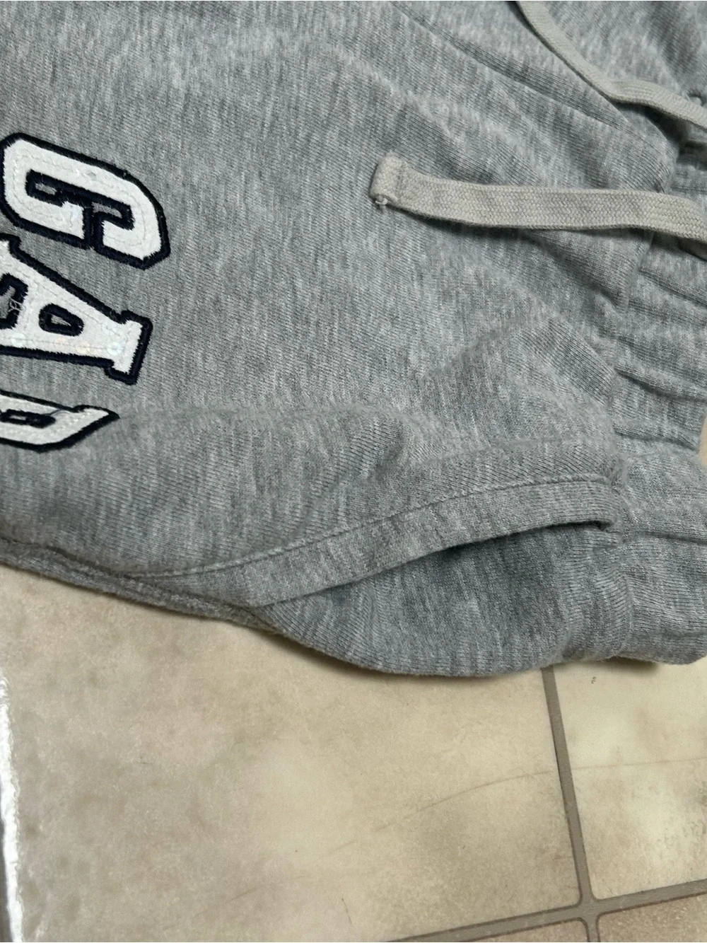 Gap Kids Shorts Girls Large 10 Gray Fleece Sweatshorts Embroidered Sequin Logo